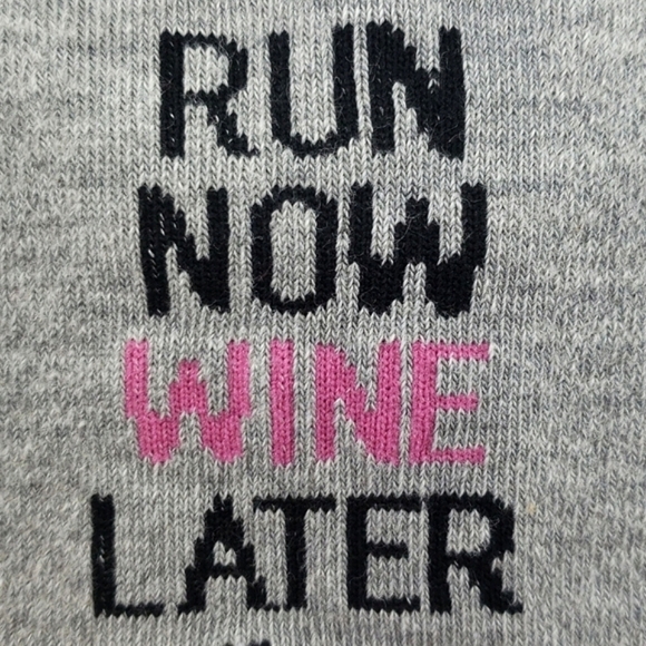 ⭐️3/ $30⭐ HotSox Women's Novelty Socks "Run Now Wine Later" Grey Cotton Sz 4-10 - Picture 6 of 6